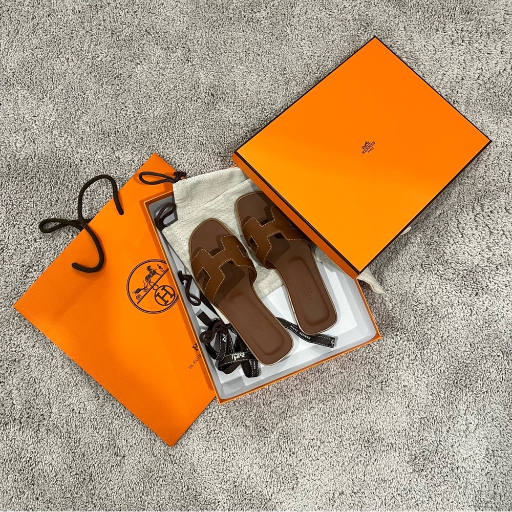 Hermès Oran sandals in gold